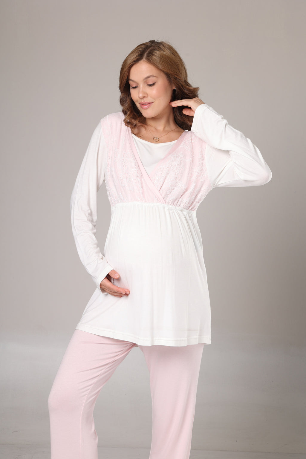 Pembe - Yeni Sezon Kendinden Desenli Kışlık Sabahlıklı Kruvaze Dantel Detaylı Lohusa Pijama Takımı